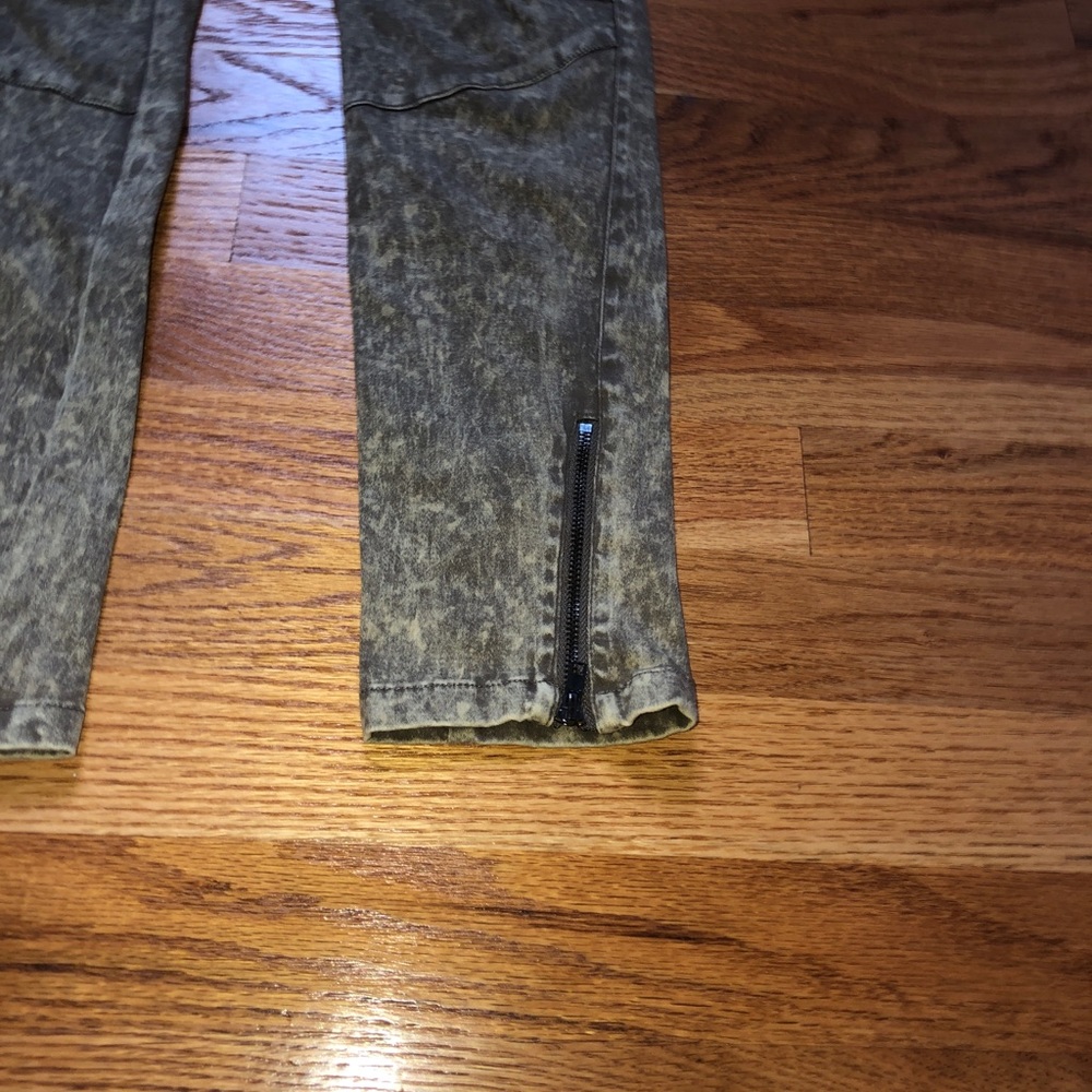 Pants - Picture 3 of 5